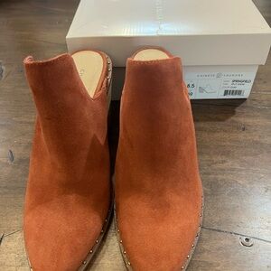 Chinese Laundry Women's Rust Mules